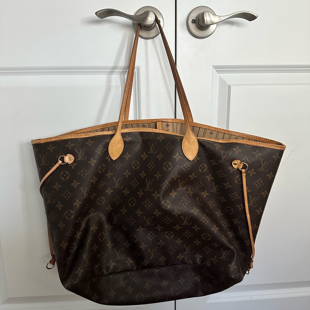 LV Neverfull.
